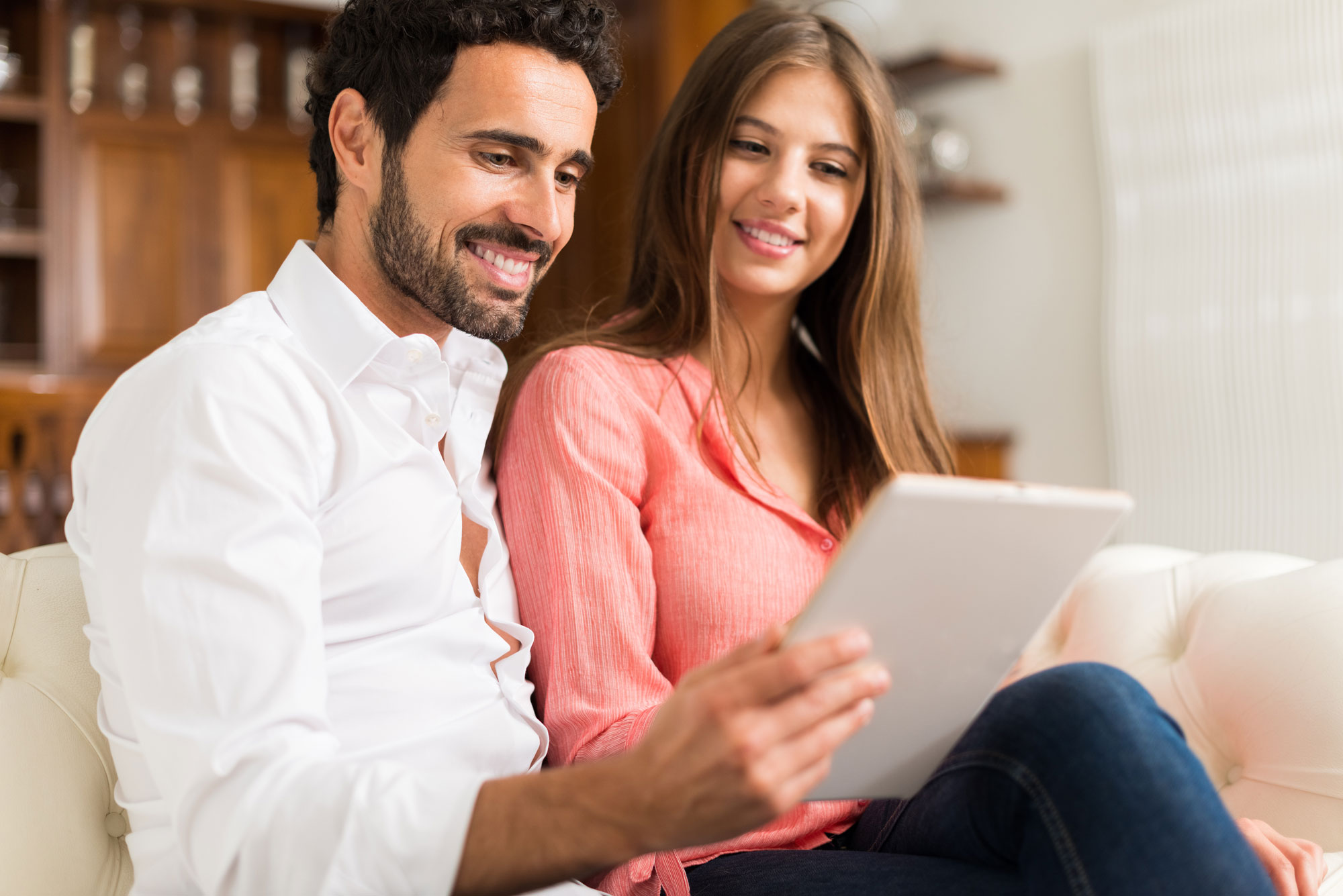 couple looking at RootsFinder\'s free family tree integrated with FamilySearch